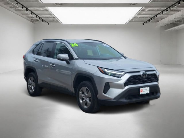 Used 2024 Toyota RAV4 XLE FWD image 8