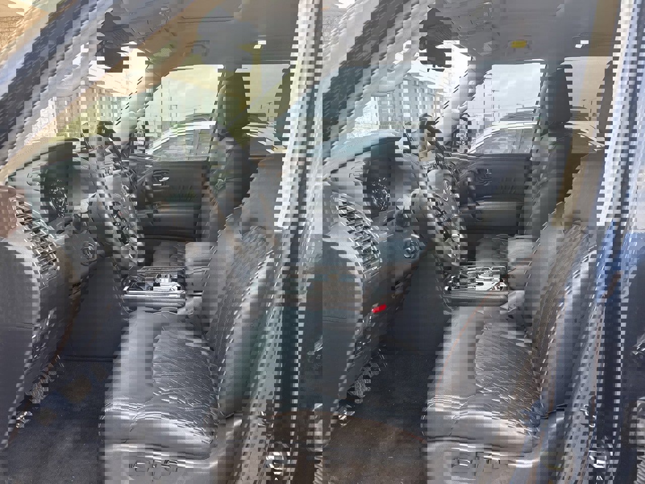 Used 2022 Nissan Armada Platinum w/ Captain's Chairs Package image 9