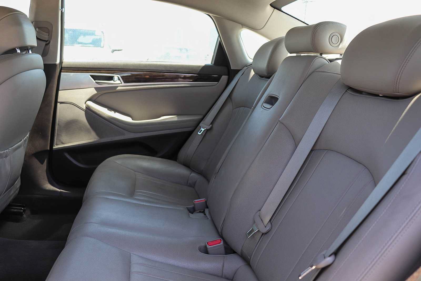 Used 2018 Genesis G80 3.8 RWD image 16