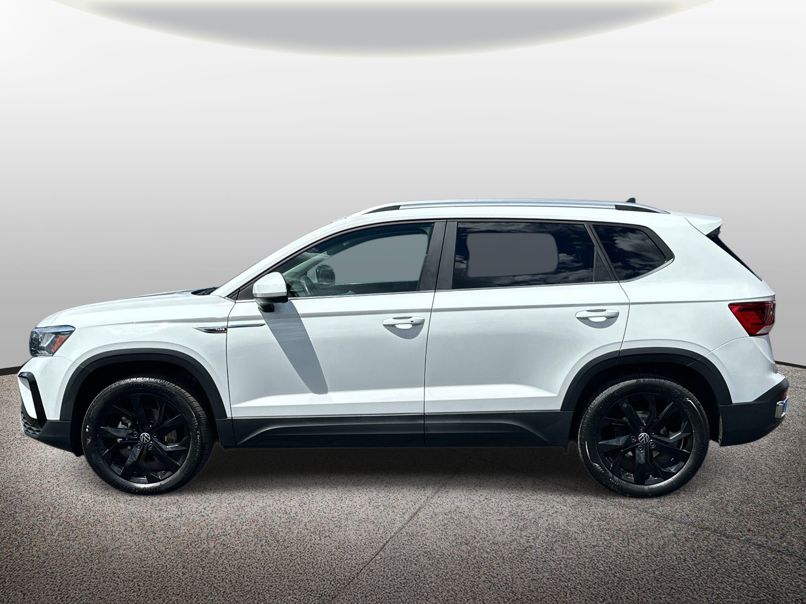 Used 2023 Volkswagen Taos SE w/ Black Wheel Package AWD/4WD image 2
