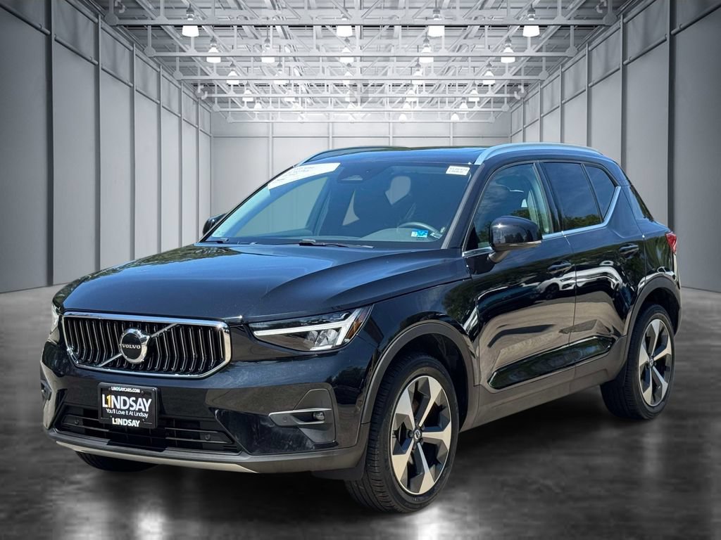 Used 2023 Volvo XC40 B5 Plus w/ Climate Package