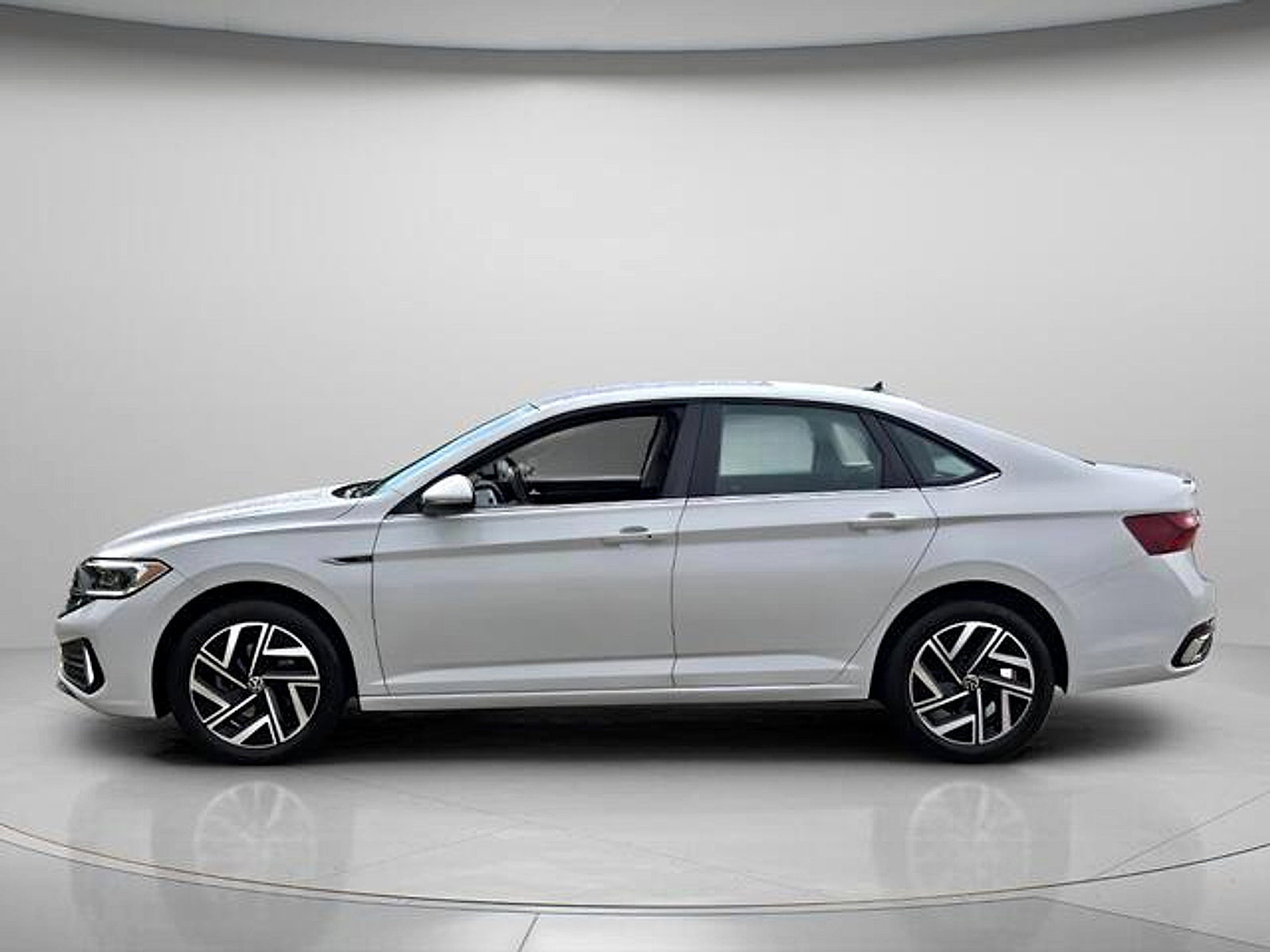 Used 2023 Volkswagen Jetta SEL FWD image 3