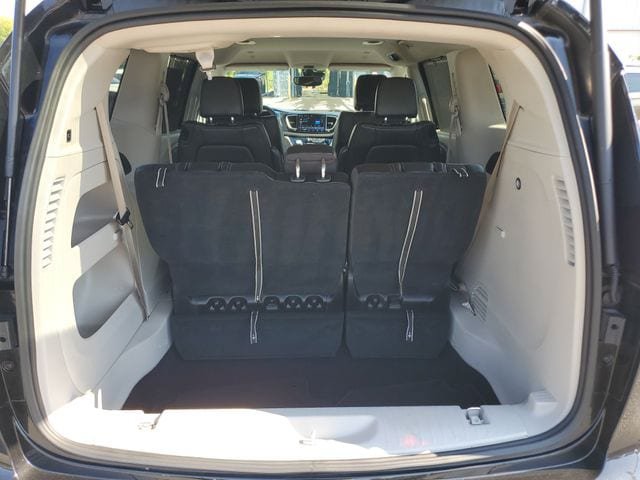 Certified 2023 Chrysler Pacifica Touring-L FWD image 10