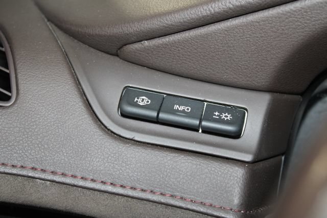 Used 2017 Cadillac Escalade Luxury AWD/4WD image 25