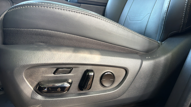 Used 2025 Lexus GX 550 w/ Accessory Package (2T) AWD/4WD image 13