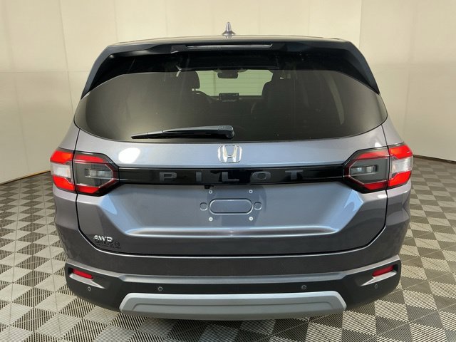 Used 2025 Honda Pilot EX-L image 10