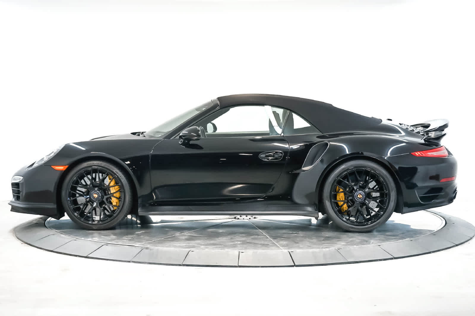 Certified 2015 Porsche 911 Turbo S AWD/4WD image 2