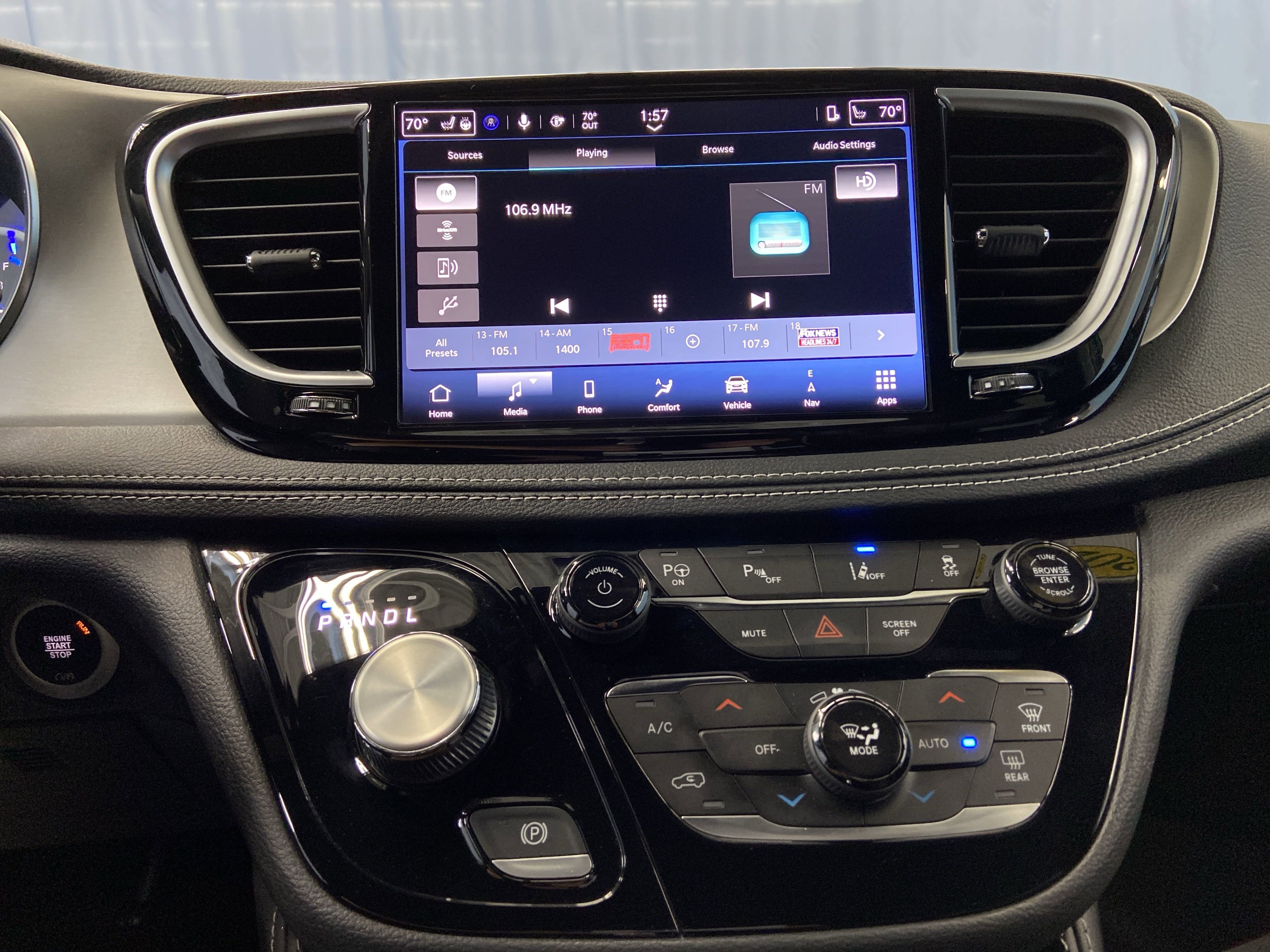 Used 2022 Chrysler Pacifica Limited w/ S Appearance Package image 16