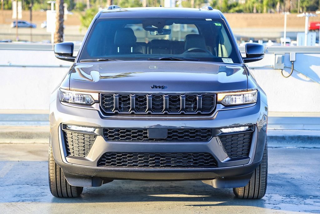 New 2026 Jeep Grand Cherokee Limited w/ Limited Altitude Package AWD/4WD image 3