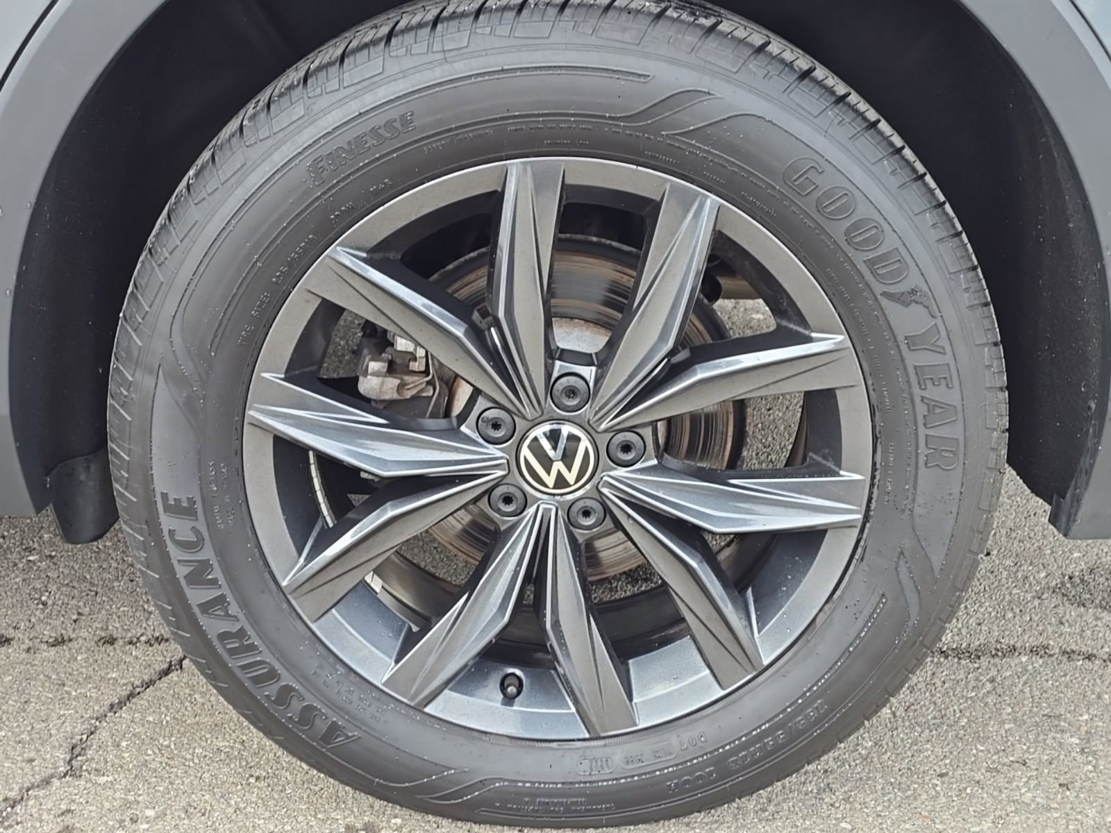 Certified 2023 Volkswagen Tiguan SE image 12