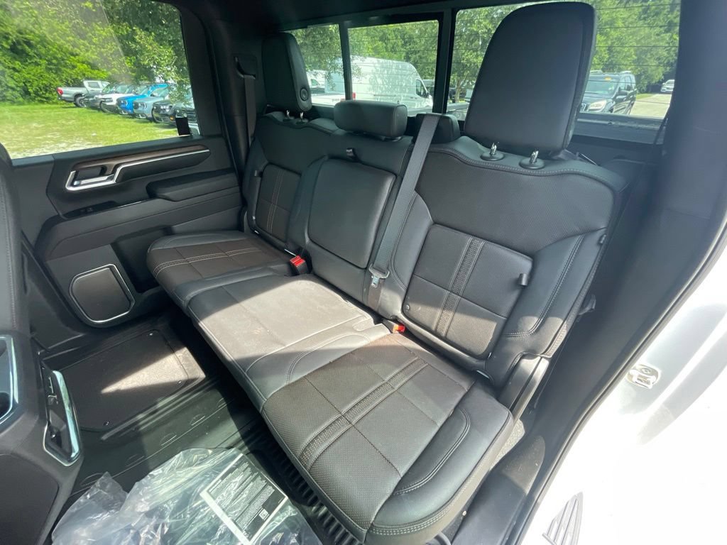 Used 2025 Chevrolet Silverado 2500 High Country w/ Technology Package AWD/4WD image 9