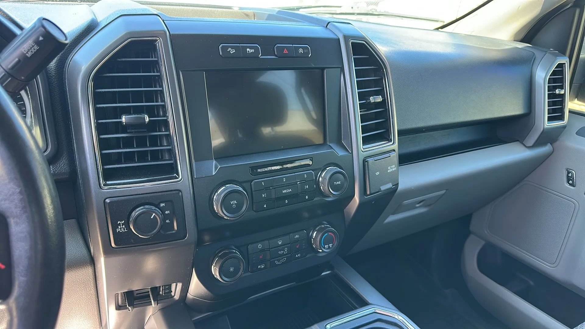 Used 2020 Ford F150 XLT w/ Equipment Group 302A Luxury AWD/4WD image 22