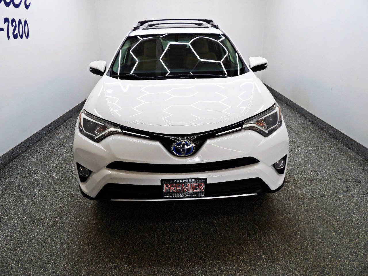 Used 2016 Toyota RAV4 XLE AWD/4WD image 2