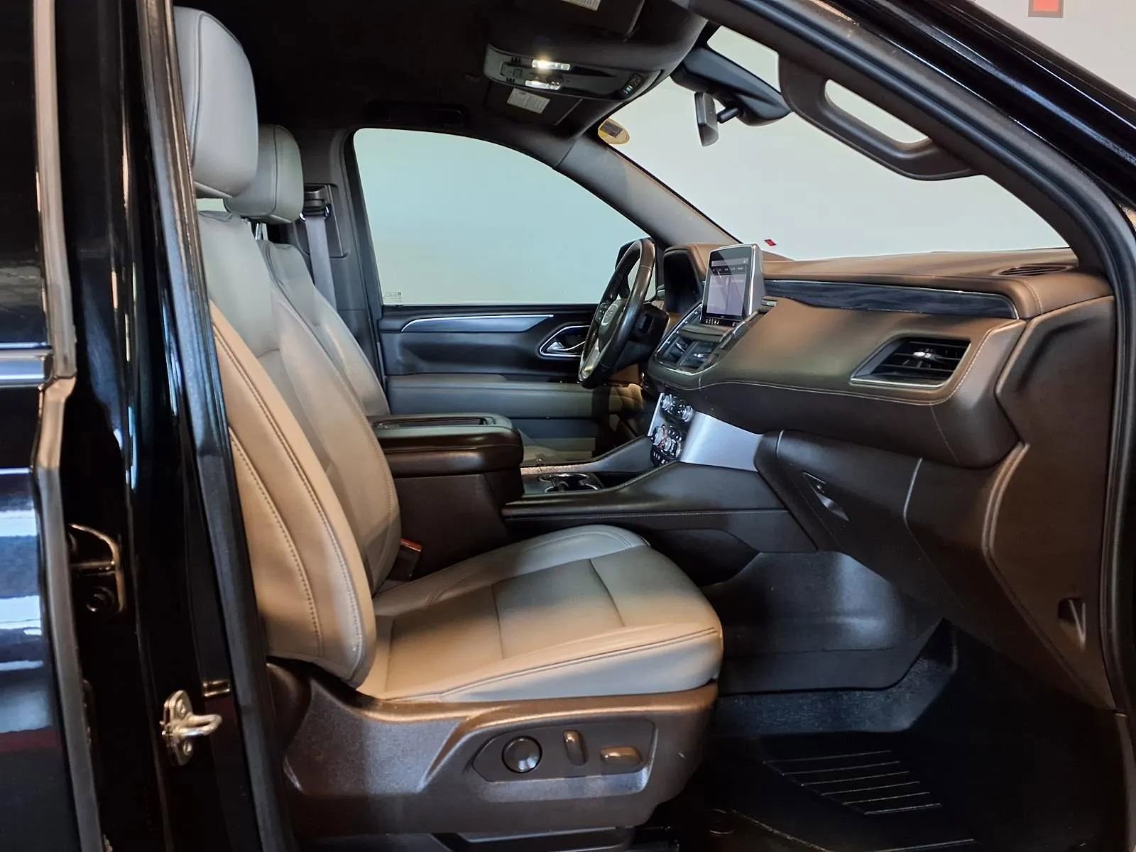 Used 2021 GMC Yukon XL SLT image 13