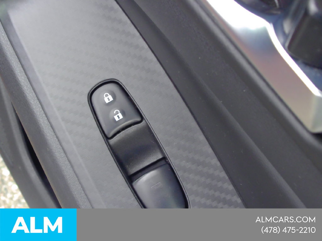 Used 2025 Nissan Altima 2.5 SV FWD image 19