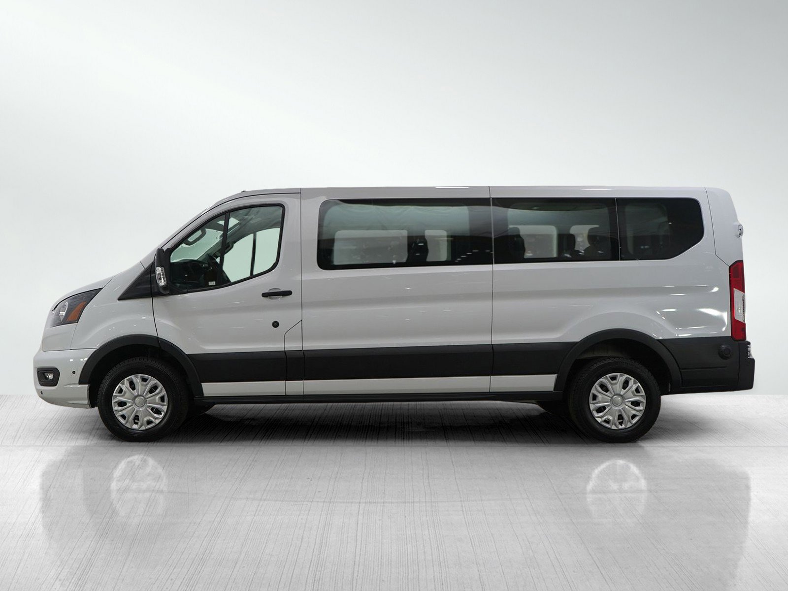 Used 2024 Ford Transit 350 XLT image 2
