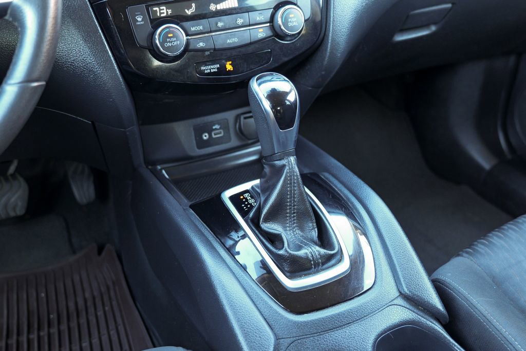 Used 2020 Nissan Rogue SV image 47