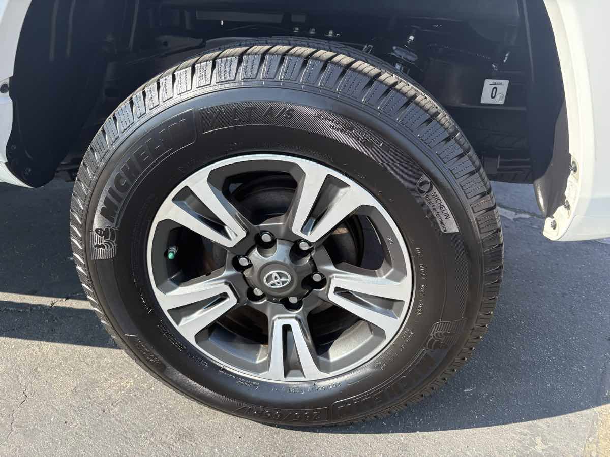 Used 2019 Toyota Tacoma TRD Sport image 17