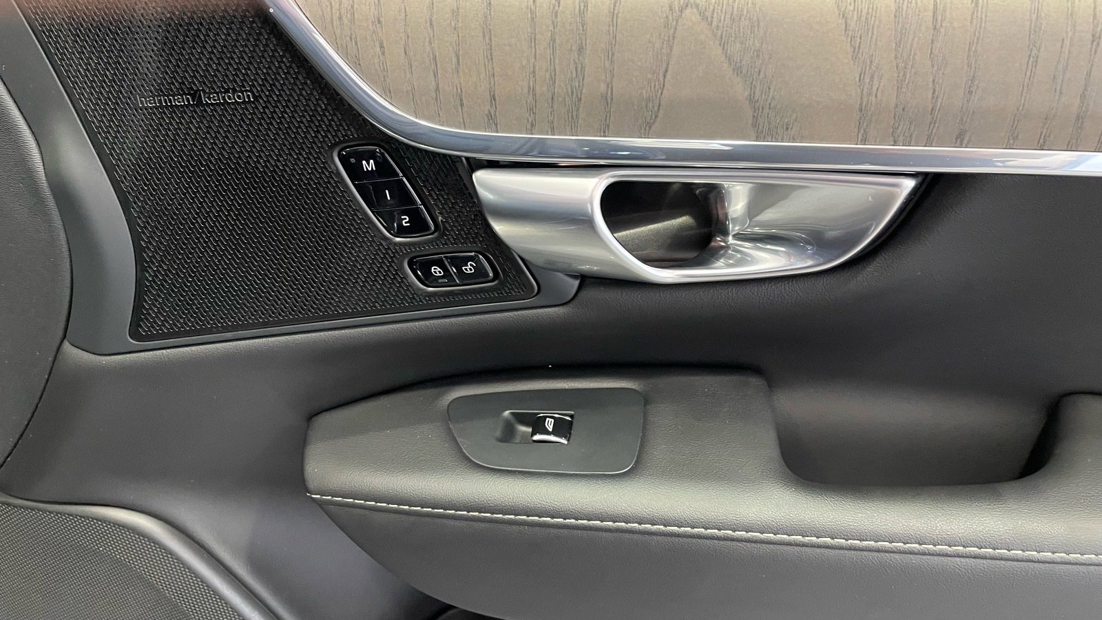 Used 2023 Volvo S90 B6 Ultimate w/ Protection Package Premier image 40