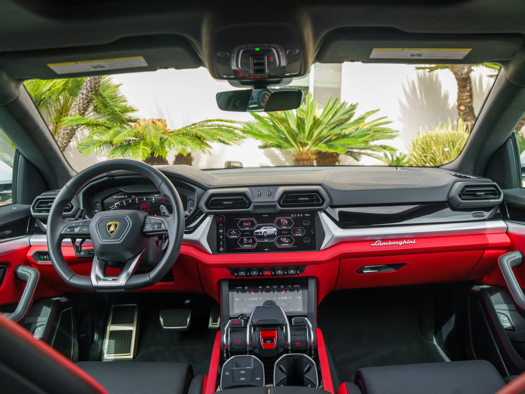 Used 2025 Lamborghini Urus SE AWD/4WD image 7