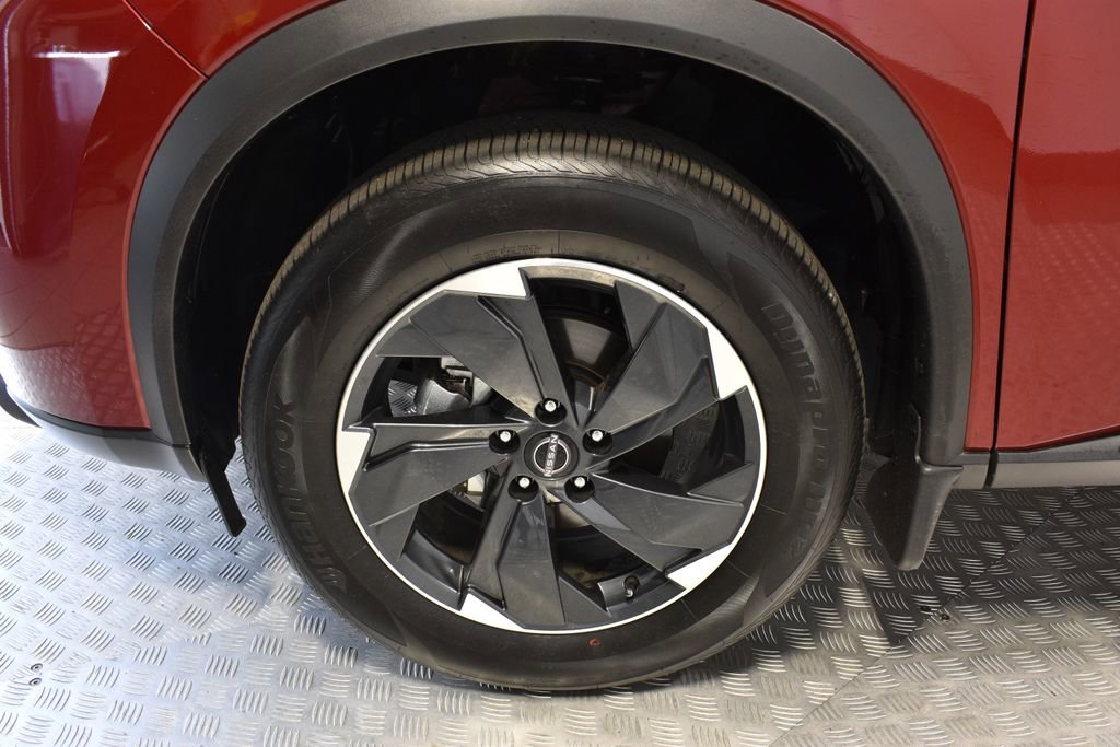 Used 2025 Nissan Rogue SV image 44