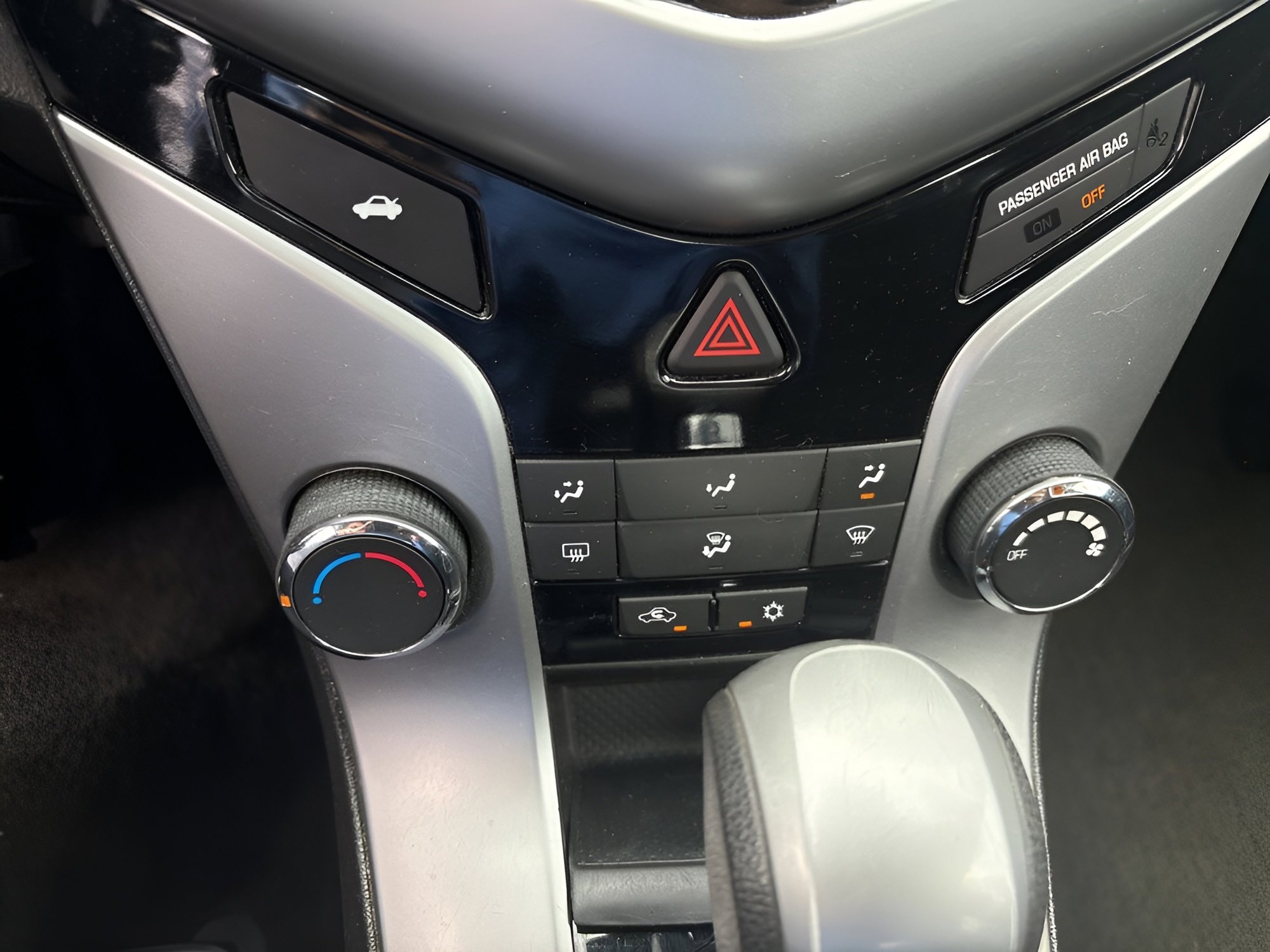 Used 2015 Chevrolet Cruze LT FWD image 18