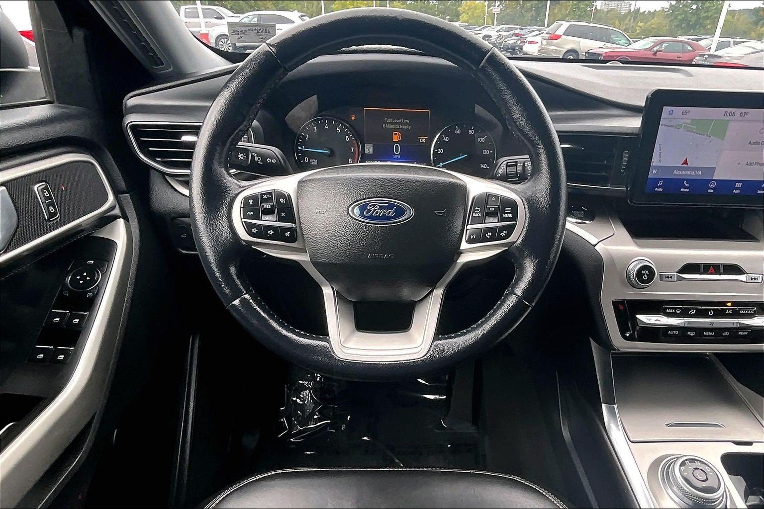 Used 2022 Ford Explorer XLT w/ Equipment Group 202A AWD/4WD image 5