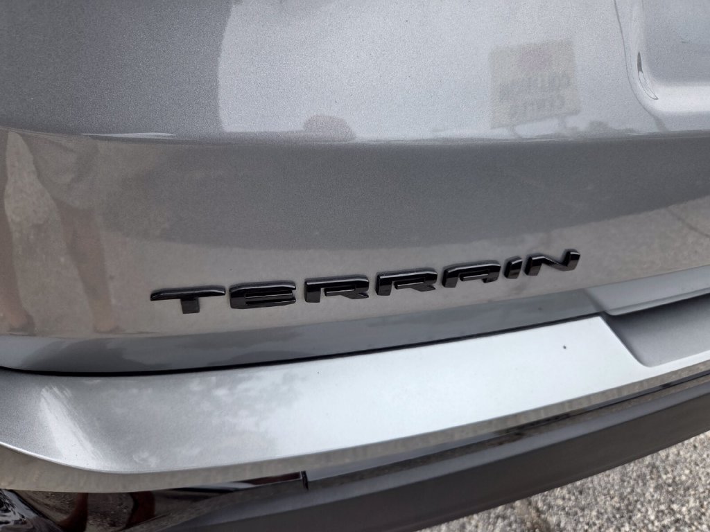Used 2023 GMC Terrain SLE w/ Elevation Edition FWD image 11