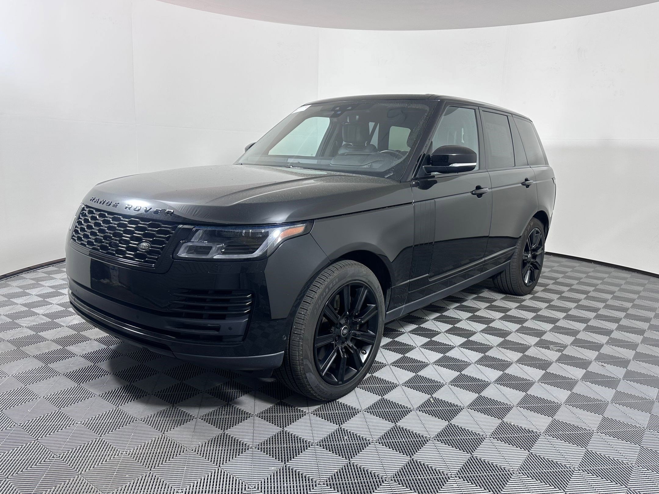 Used 2020 Land Rover Range Rover HSE image 1