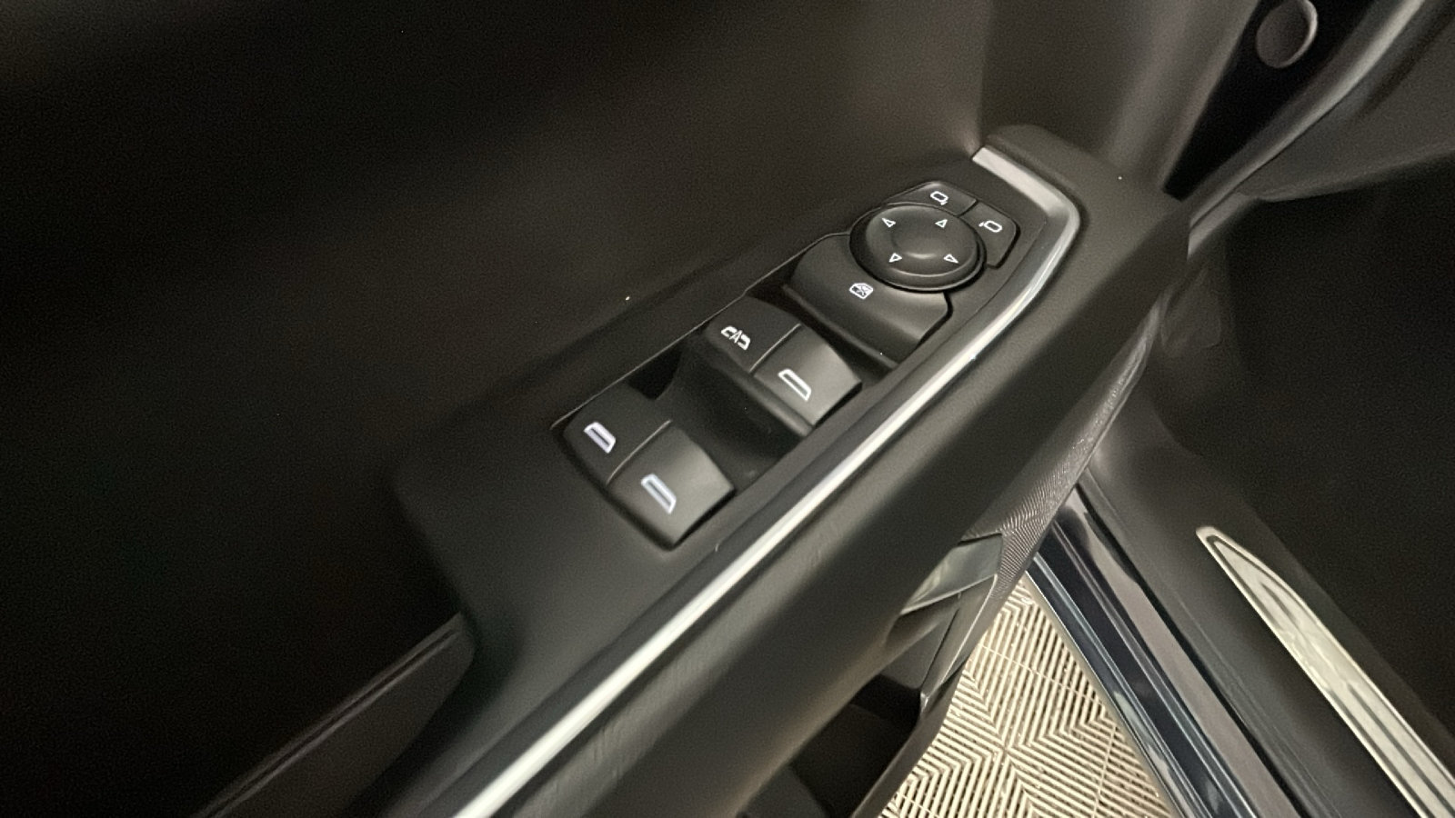 Used 2024 Chevrolet Silverado 1500 LT AWD/4WD image 12