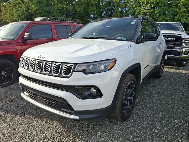 Certified 2025 Jeep Compass Limited AWD/4WD image 3