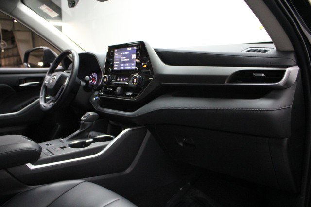 Used 2022 Toyota Highlander XLE image 21