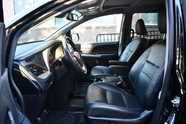 Used 2020 Toyota Sienna SE image 22