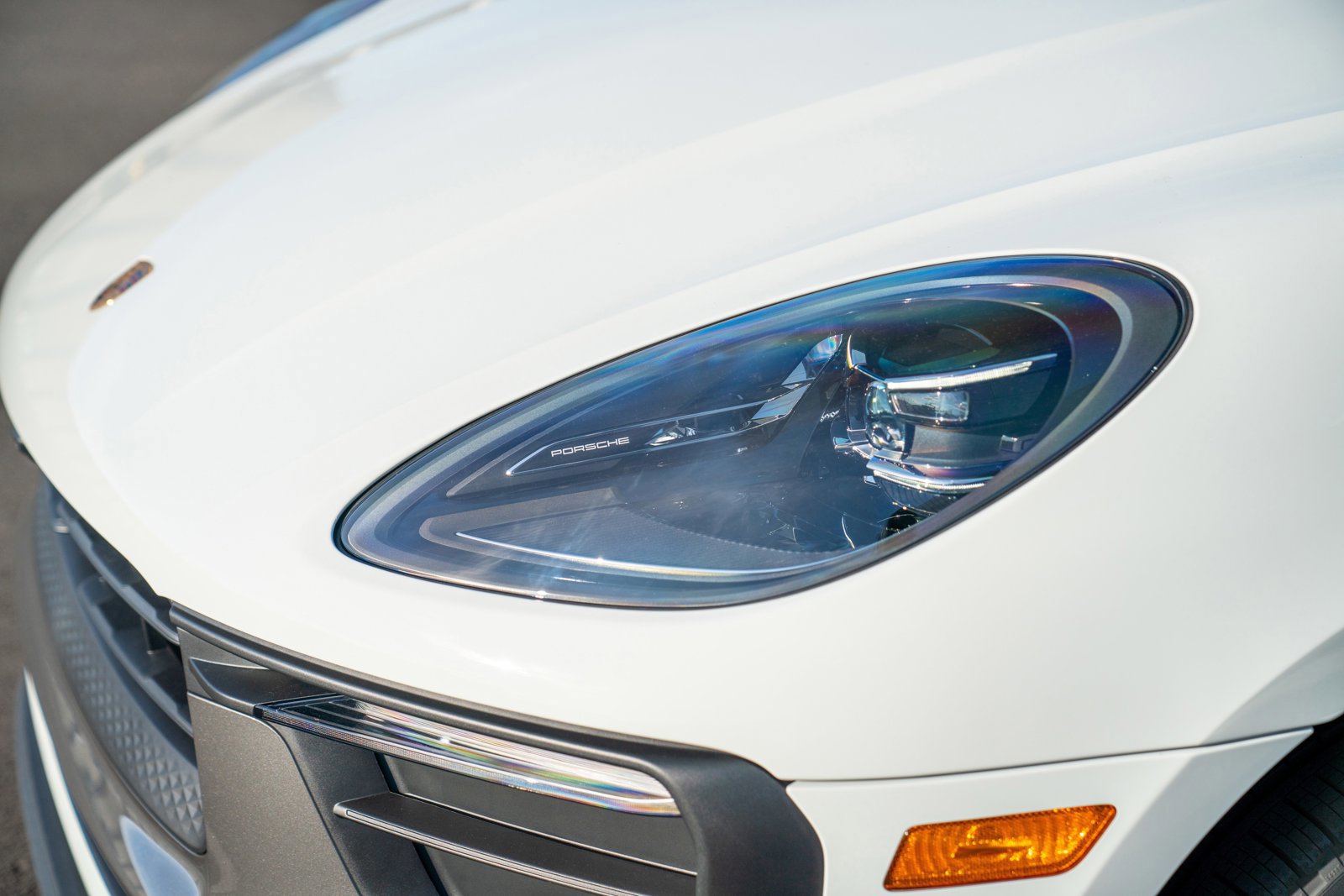 New 2026 Porsche Macan Turbo AWD/4WD image 30