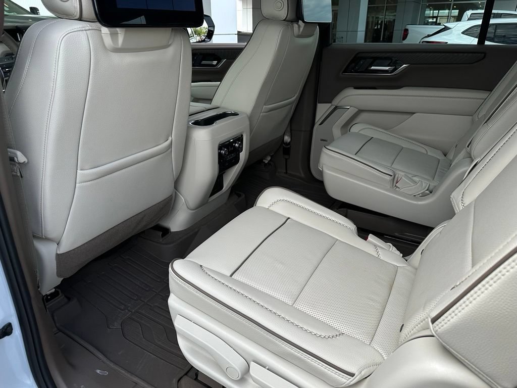 New 2026 GMC Yukon XL Denali w/ Denali Reserve Package AWD/4WD image 15