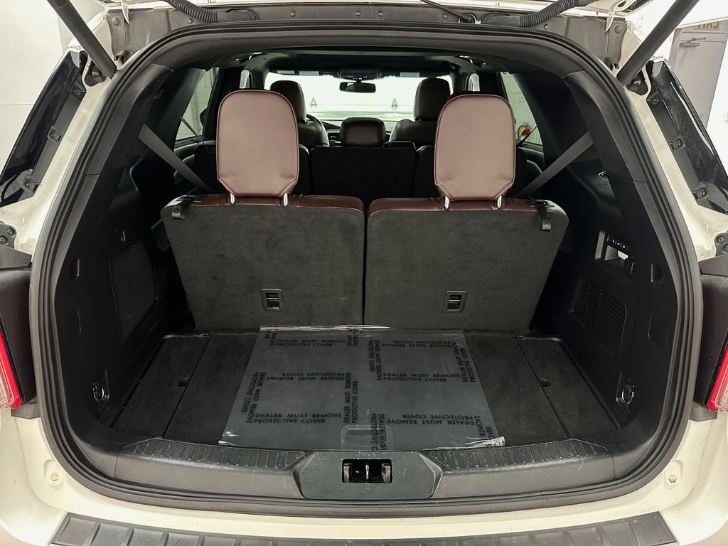 Used 2022 Ford Explorer Platinum w/ Class IV Trailer Tow Package AWD/4WD image 36