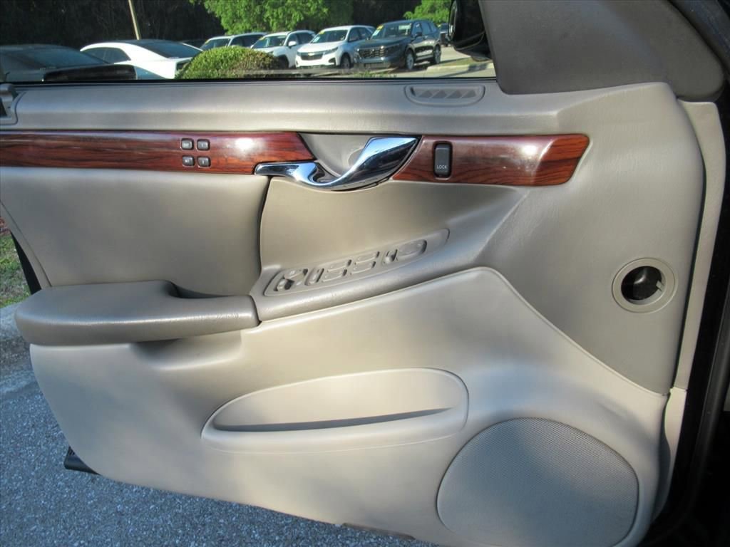 Used 2000 Cadillac De Ville w/ Comfort/Convenience Pkg FWD image 16