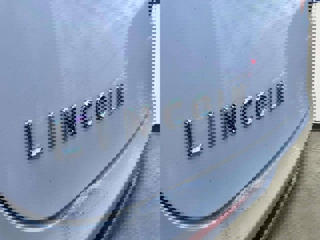 Used 2013 Lincoln MKT AWD image 9