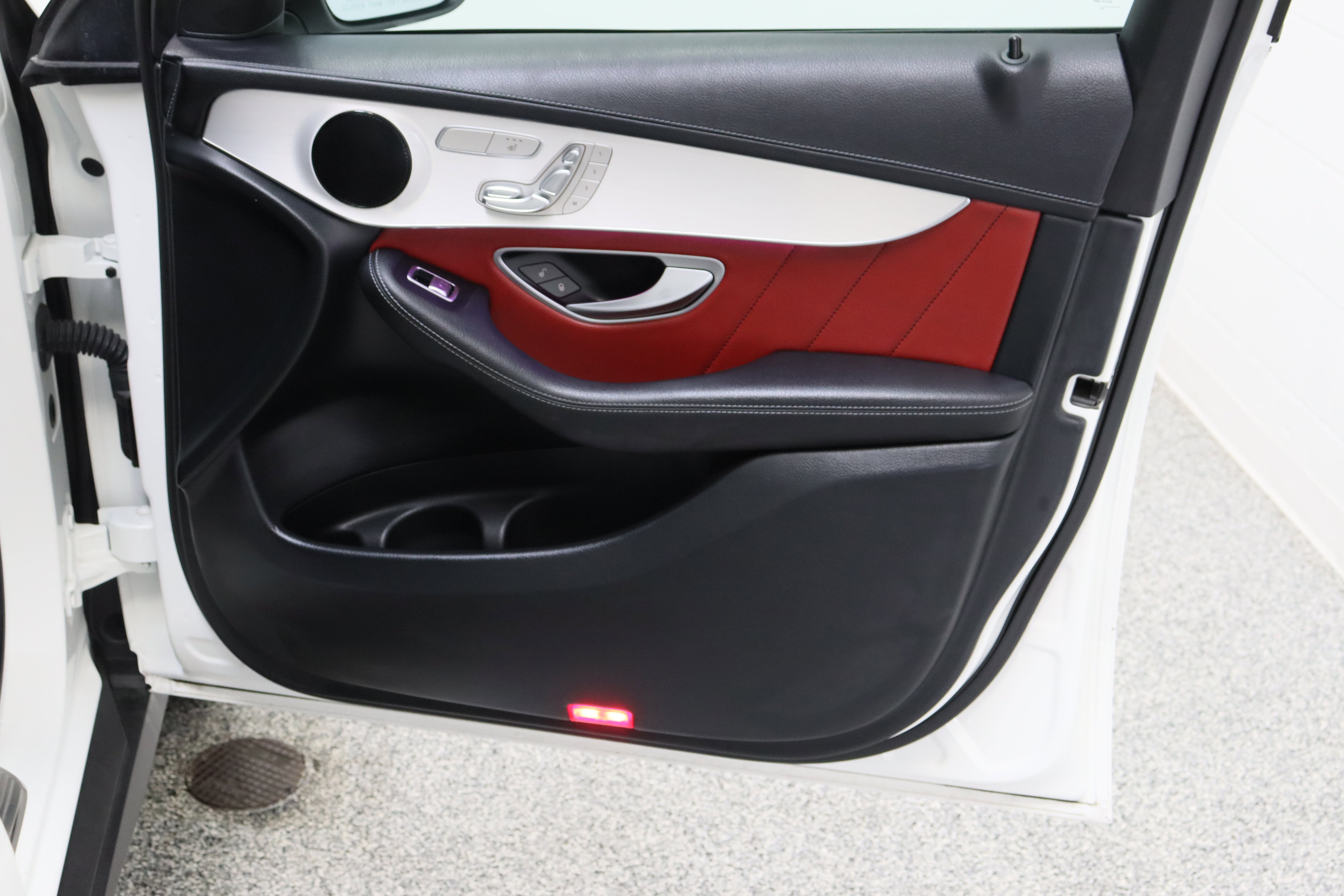 Used 2022 Mercedes-Benz GLC 300 4MATIC Coupe image 39