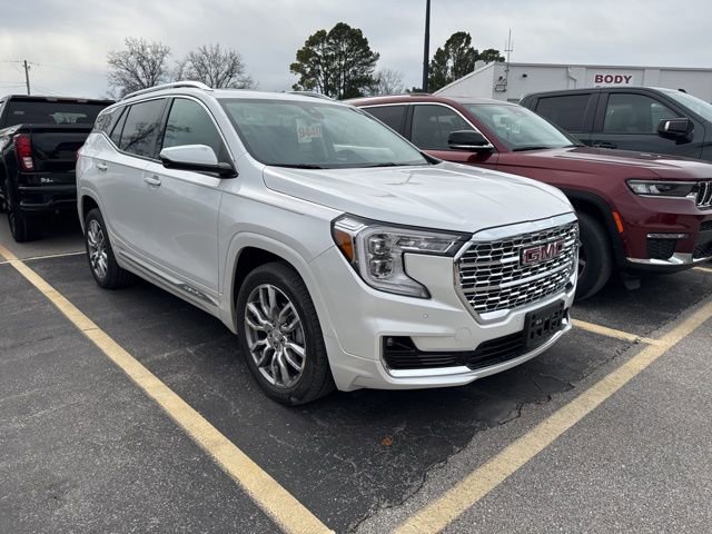 Used 2024 GMC Terrain Denali image 1