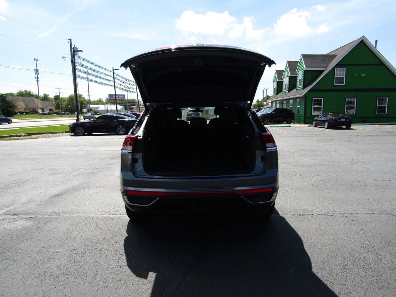 Used 2024 Volkswagen Atlas Cross Sport SE AWD/4WD image 7