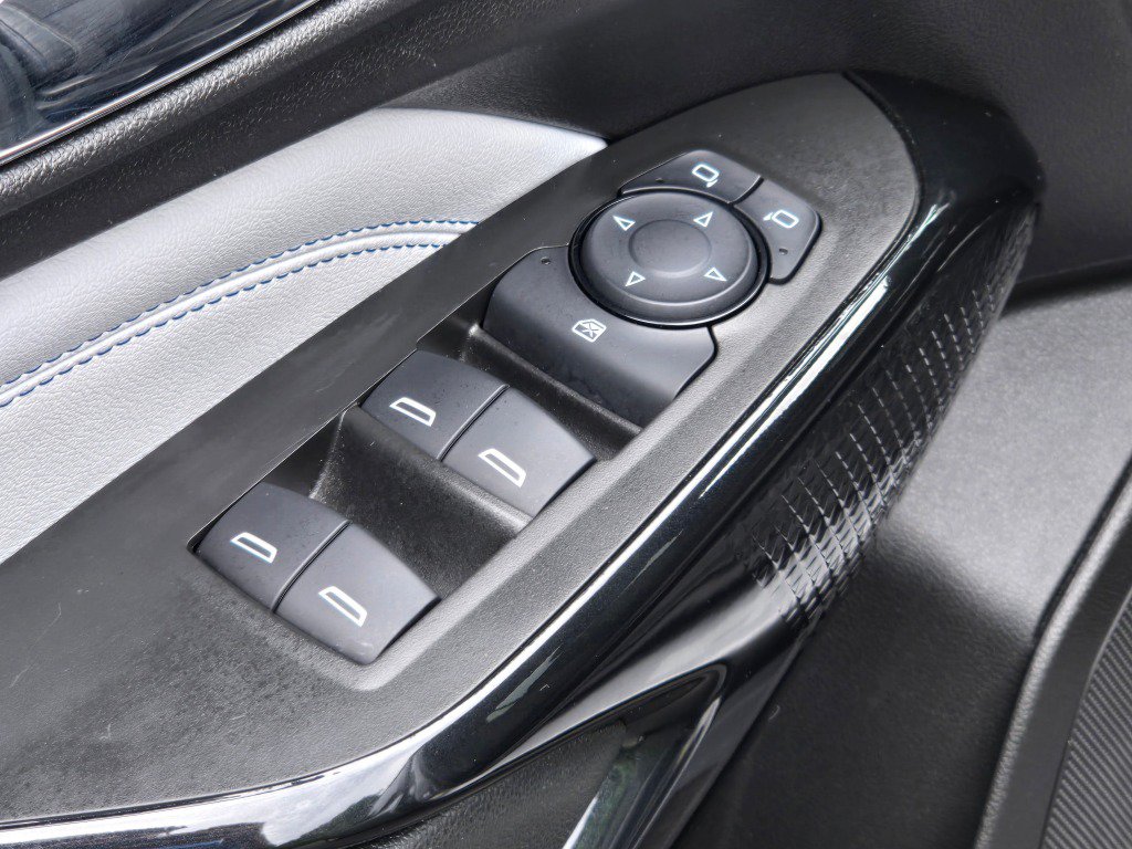 Certified 2025 Chevrolet Trax LT FWD image 19