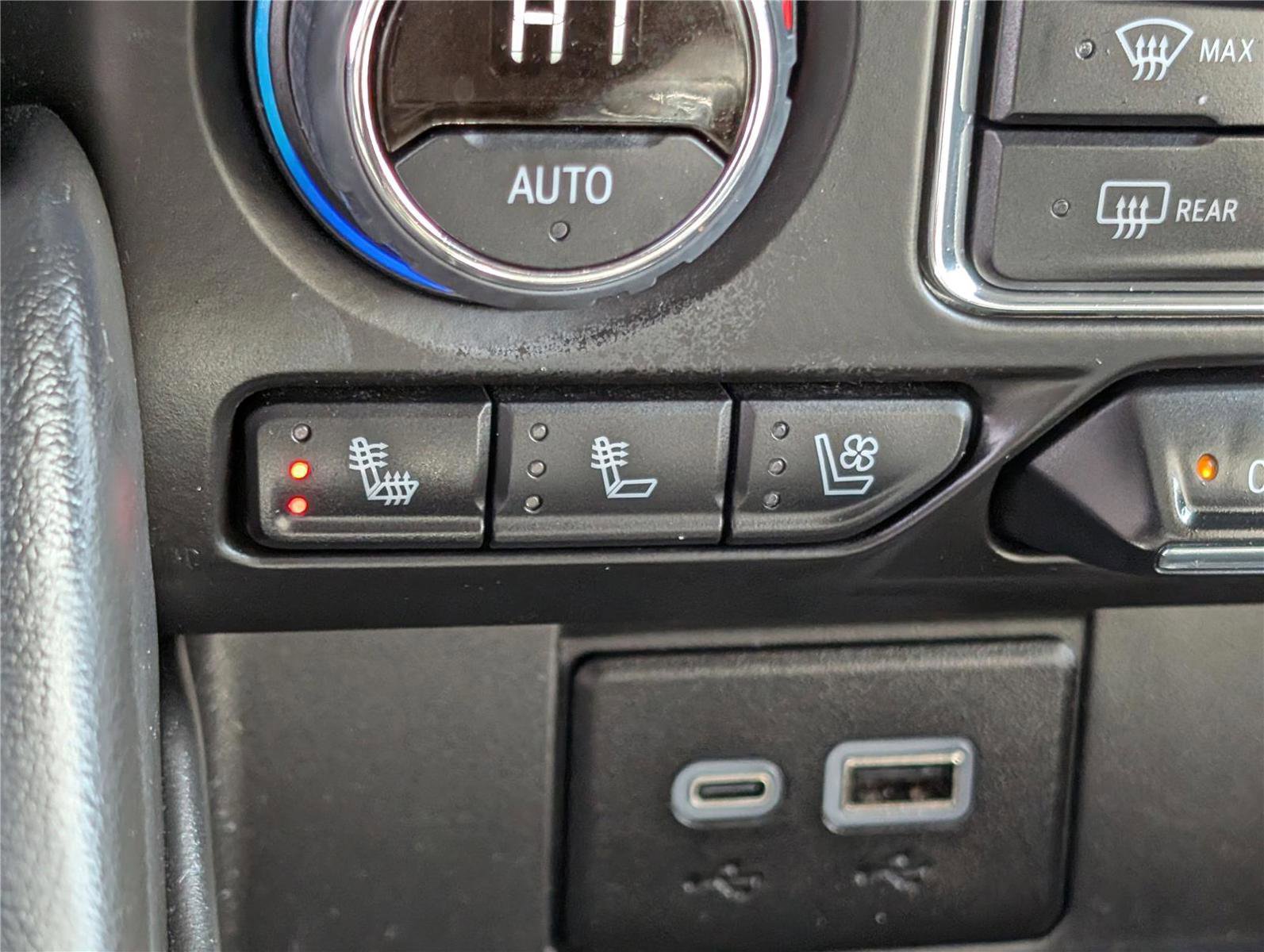 Used 2024 Chevrolet Suburban Premier image 28