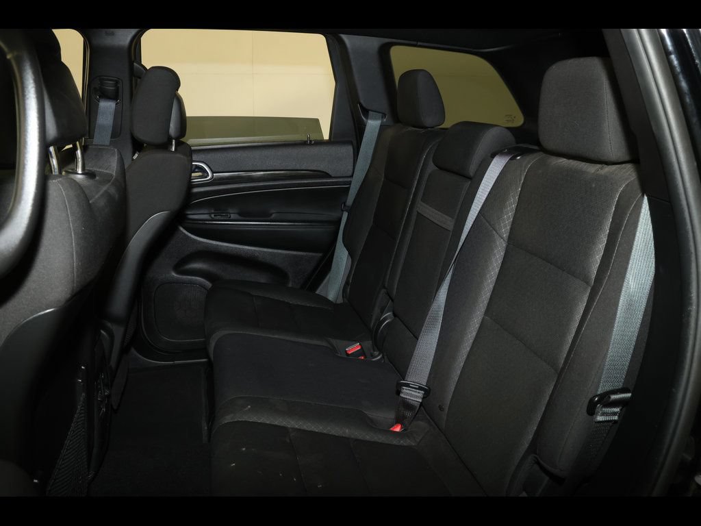 Used 2021 Jeep Grand Cherokee Laredo AWD/4WD image 17