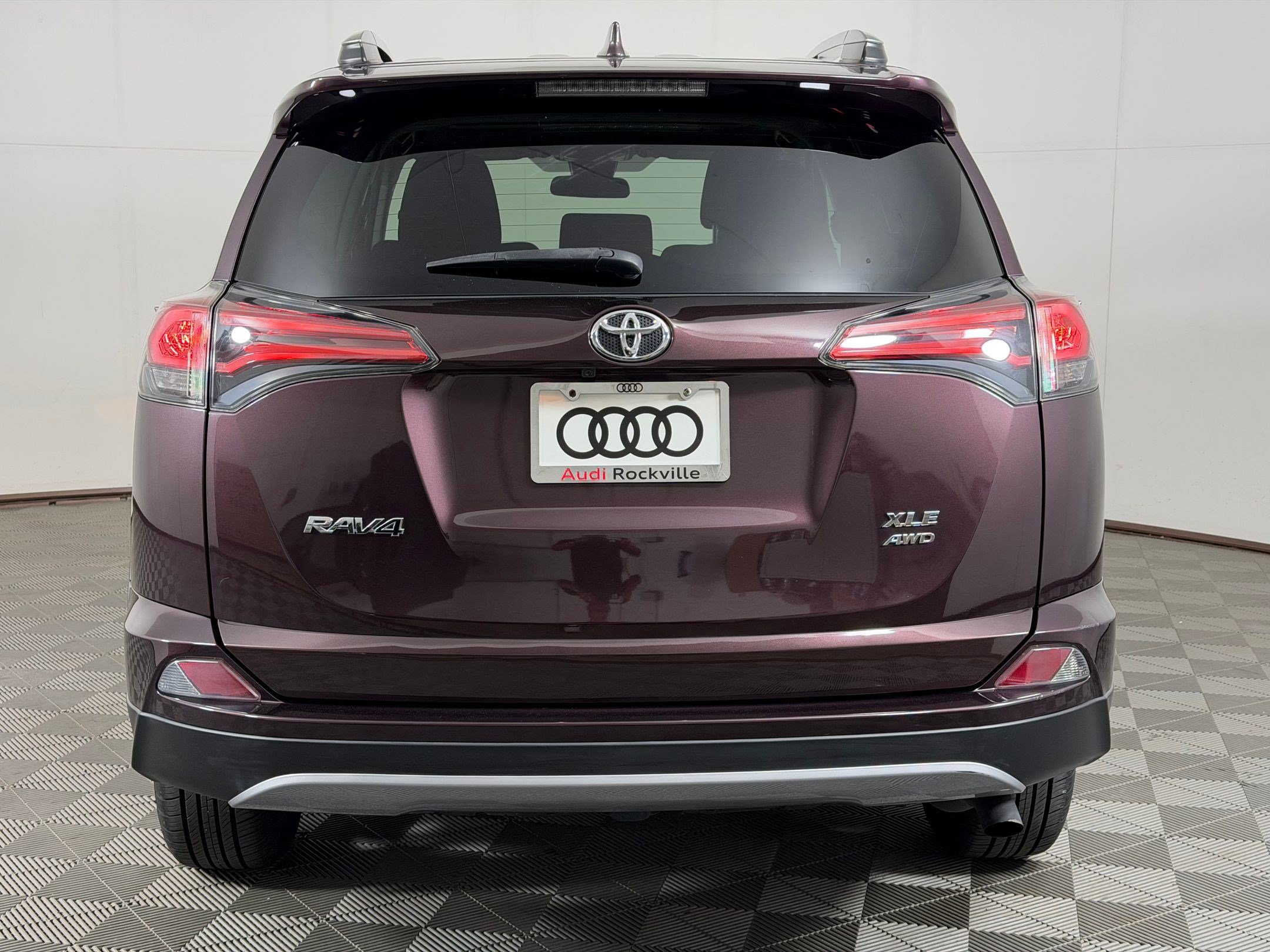 Used 2018 Toyota RAV4 XLE w/ Plus Extra Value Package AWD/4WD image 10