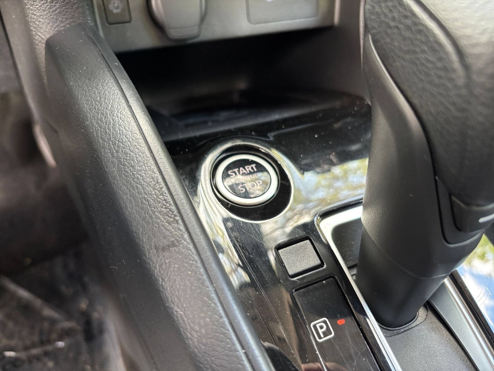 Used 2025 Nissan Versa SV FWD image 21