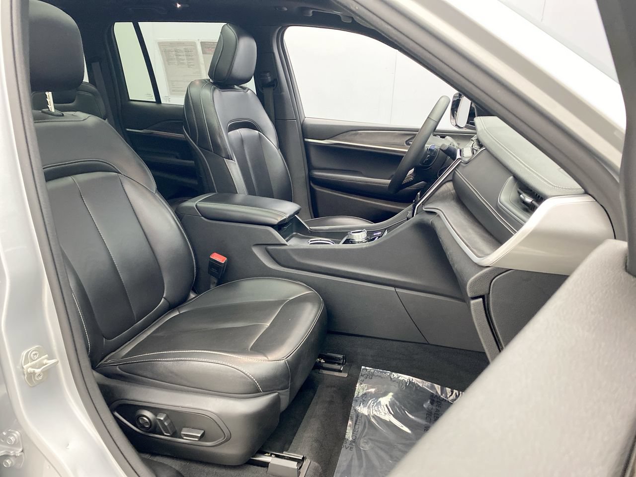 Used 2024 Jeep Grand Cherokee Limited 4xe AWD/4WD image 25