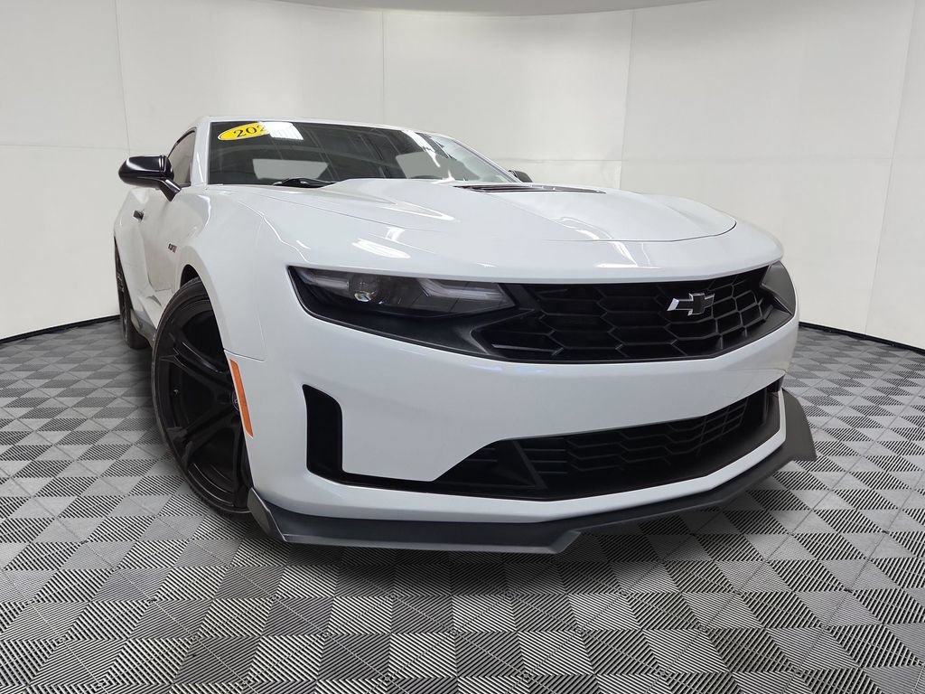 Used 2023 Chevrolet Camaro LT w/ Technology Package RWD image 2