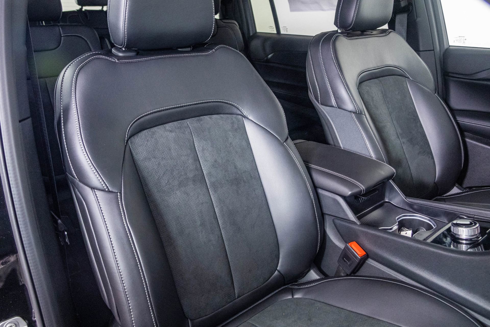 New 2025 Jeep Grand Cherokee L Altitude image 40