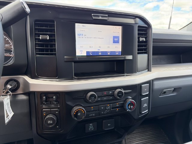 New 2026 Ford F550 4x4 Supercab Super Duty image 16